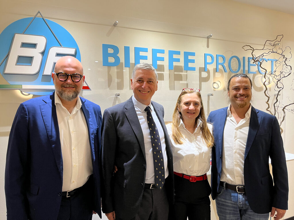 il sindaco Massimo Mezzetti e il board aziendale